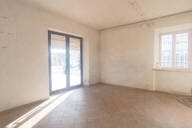 locale commerciale in affitto a Capannori in zona Lammari