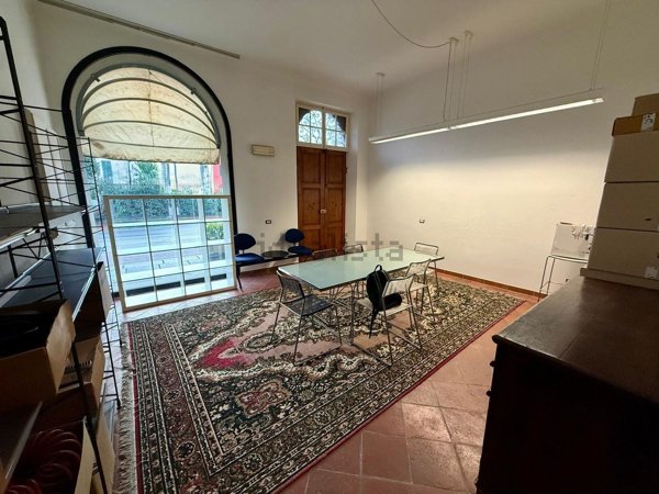 ufficio in affitto a Capannori in zona Lammari