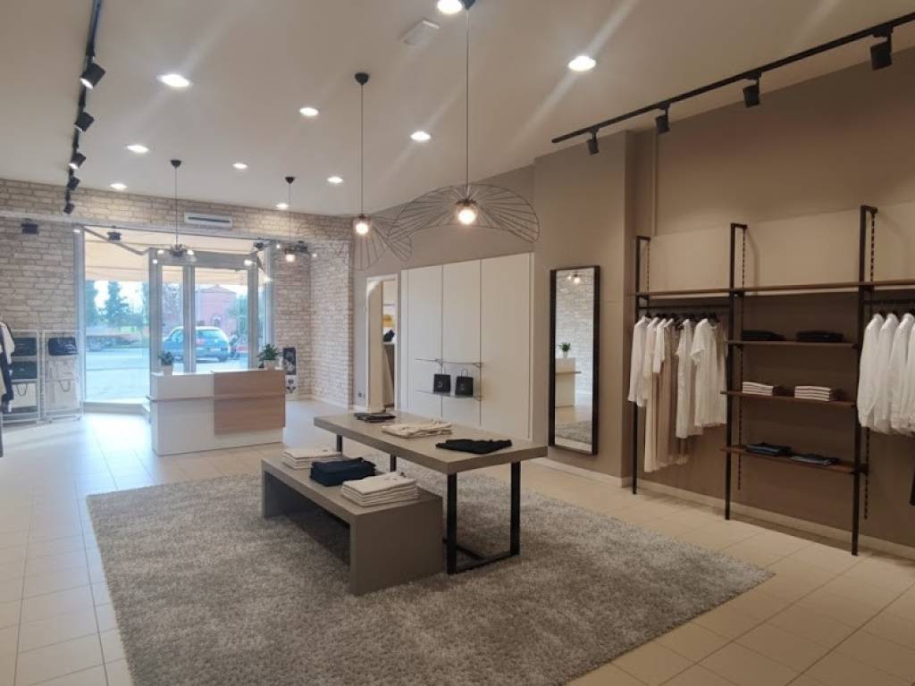 negozio in affitto a Capannori in zona Lammari