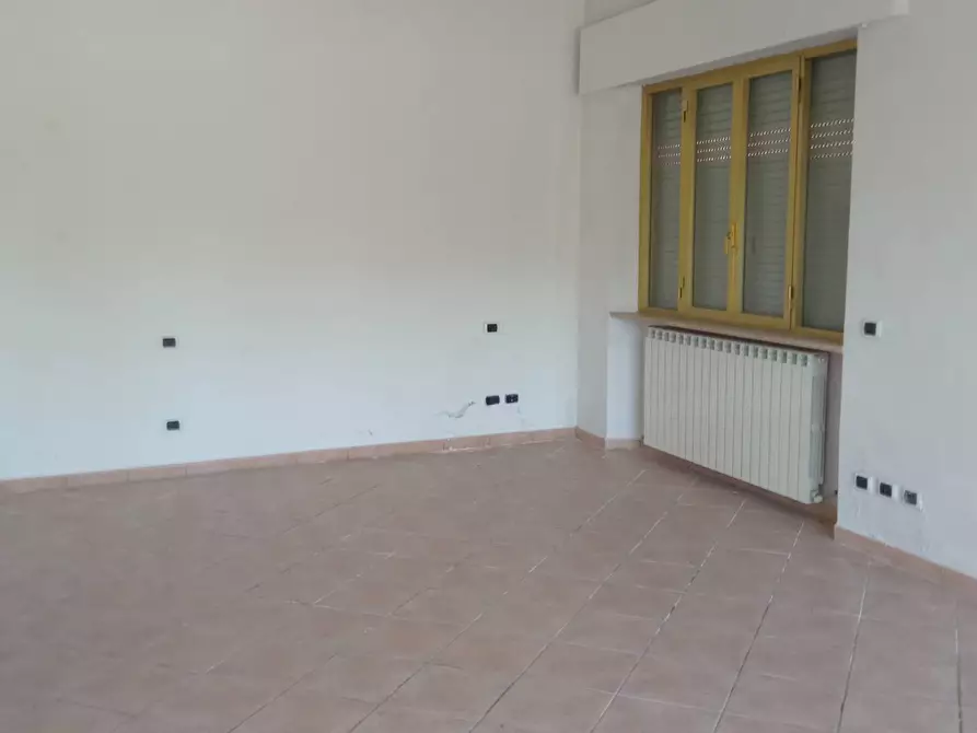 negozio in affitto a Capannori in zona Lammari