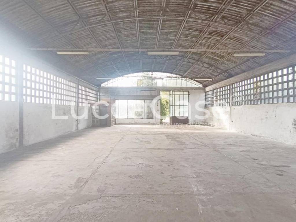 capannone in affitto a Capannori