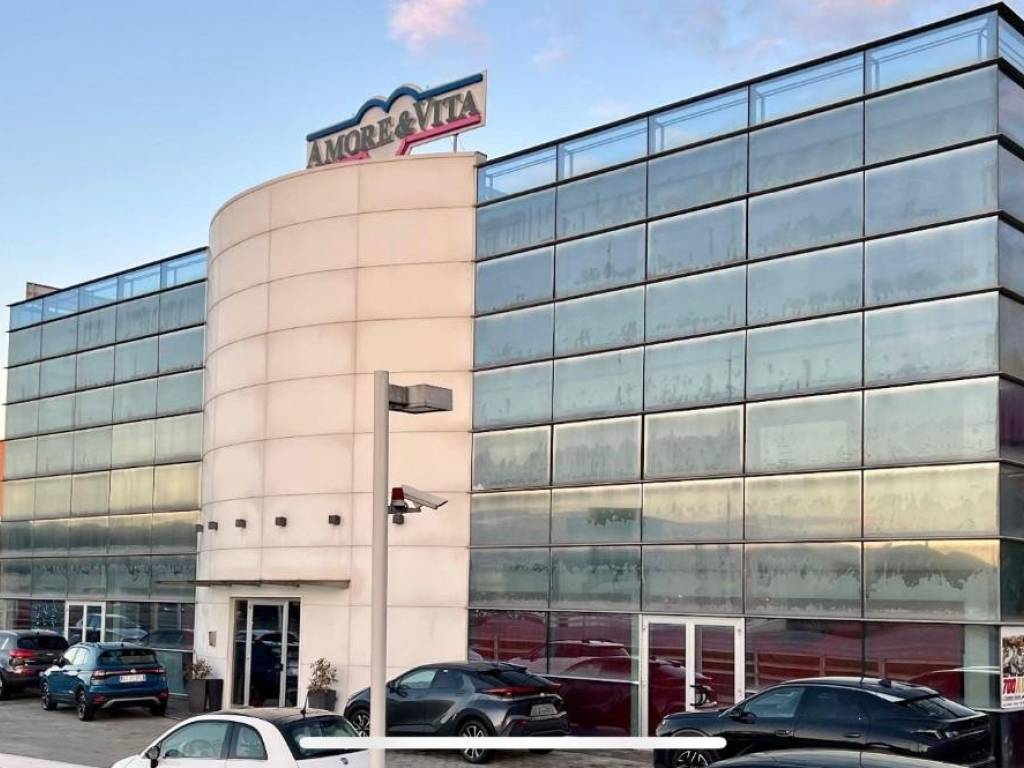 negozio in affitto a Capannori in zona Lammari