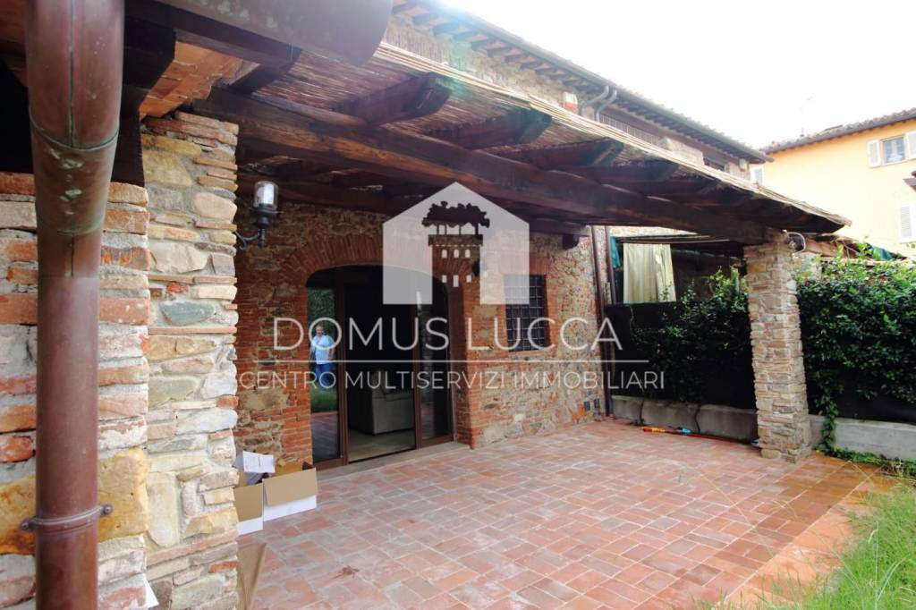 casa indipendente in affitto a Capannori in zona Vorno