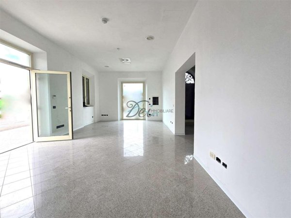 negozio in affitto a Capannori in zona Lunata