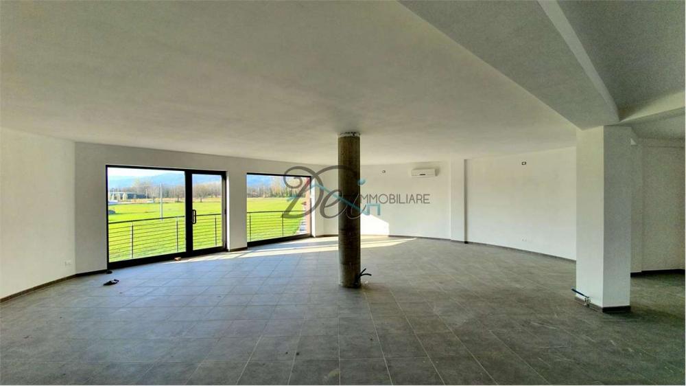 ufficio in affitto a Capannori in zona Lammari