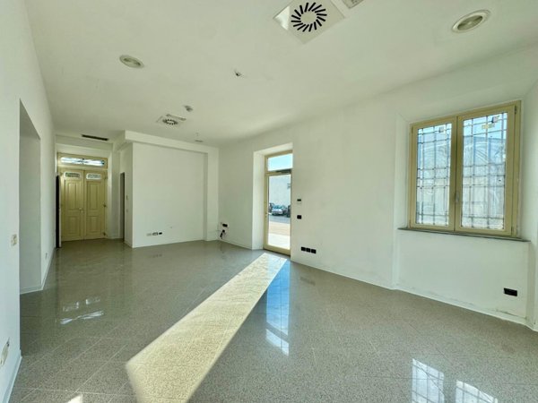 negozio in affitto a Capannori in zona Lunata