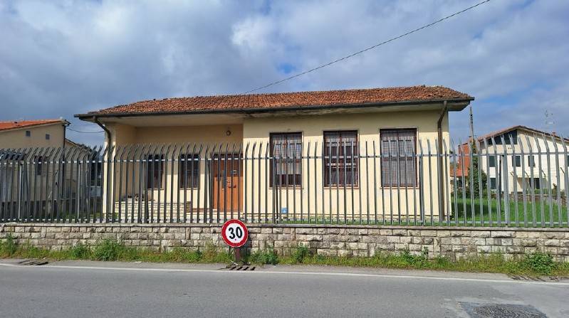 locale commerciale in affitto a Capannori in zona Guamo