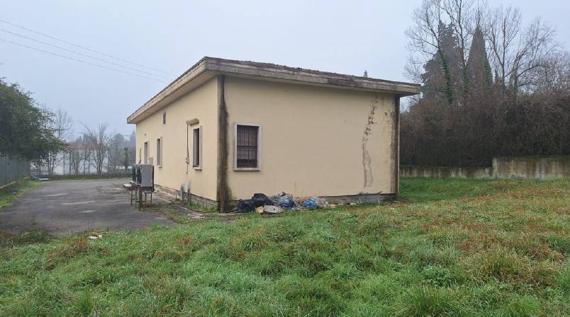 locale commerciale in affitto a Capannori in zona Marlia