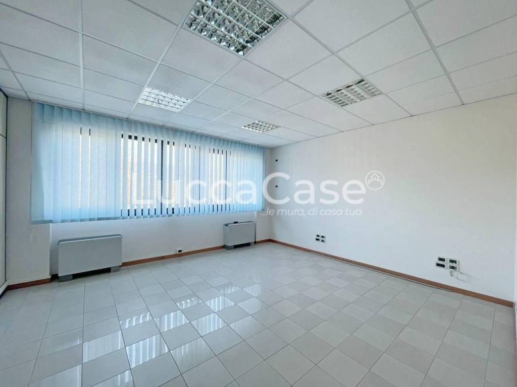 ufficio in affitto a Capannori in zona Guamo