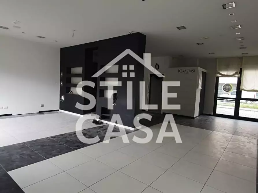 locale commerciale in affitto a Capannori in zona Lunata