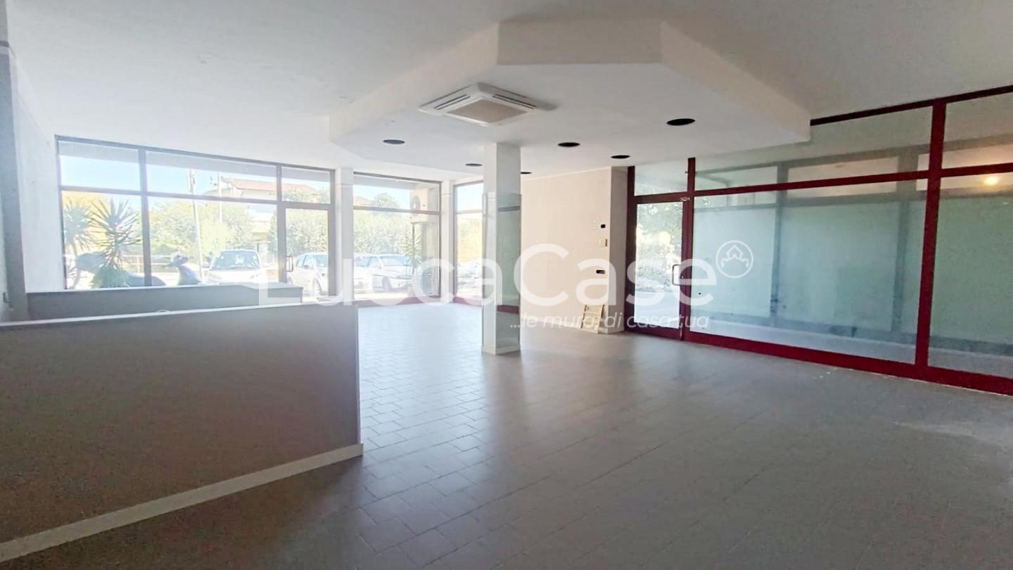locale commerciale in affitto a Capannori