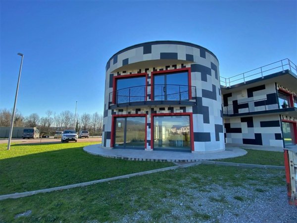 locale commerciale in affitto a Capannori