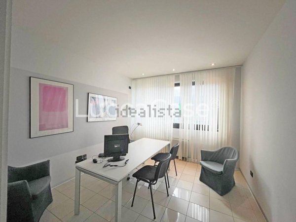 ufficio in affitto a Capannori in zona Guamo