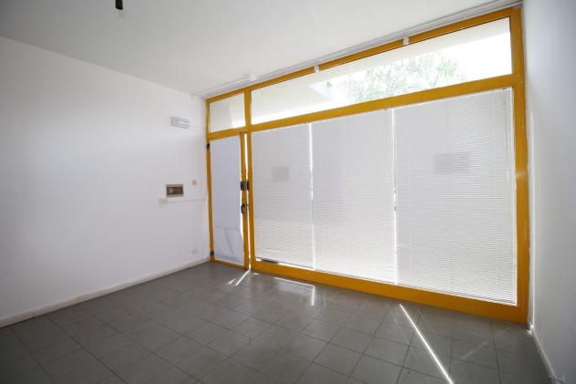 negozio in affitto a Capannori in zona Marlia