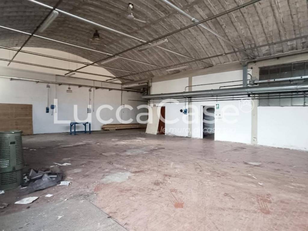 locale commerciale in affitto a Capannori in zona Marlia