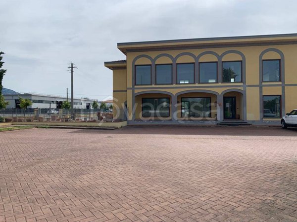 negozio in affitto a Capannori in zona Lammari