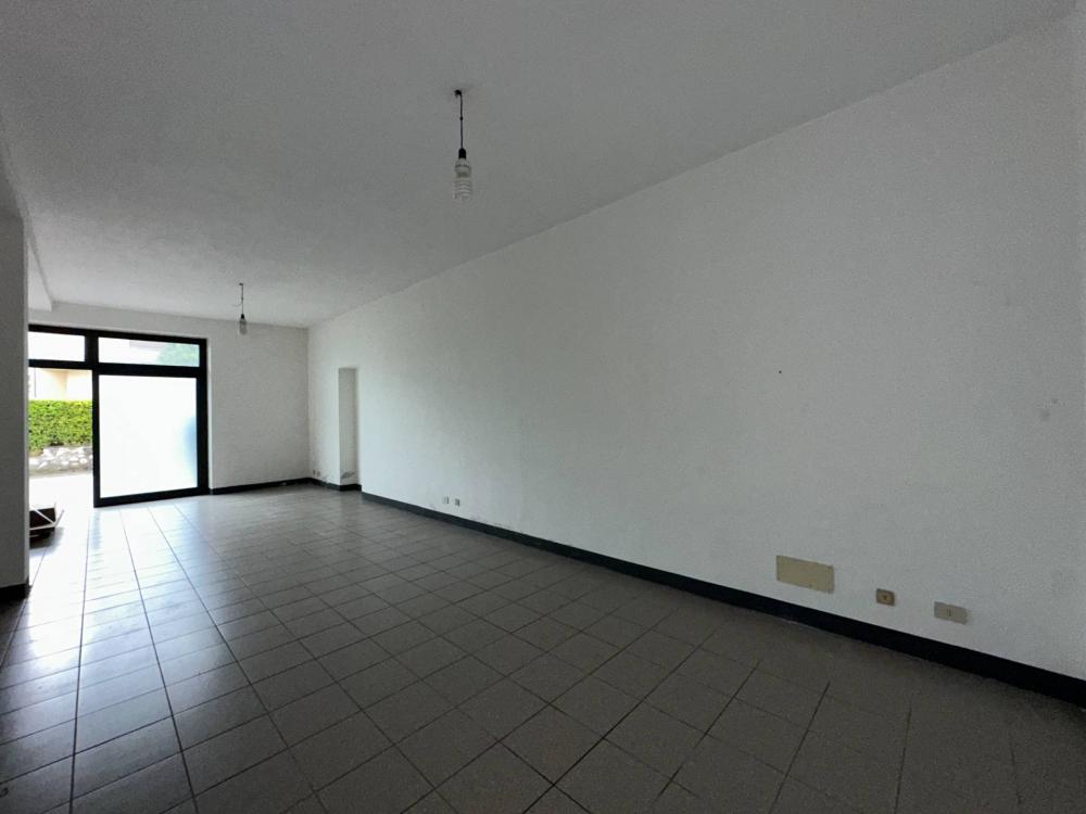 ufficio in affitto a Capannori in zona Segromigno in Monte
