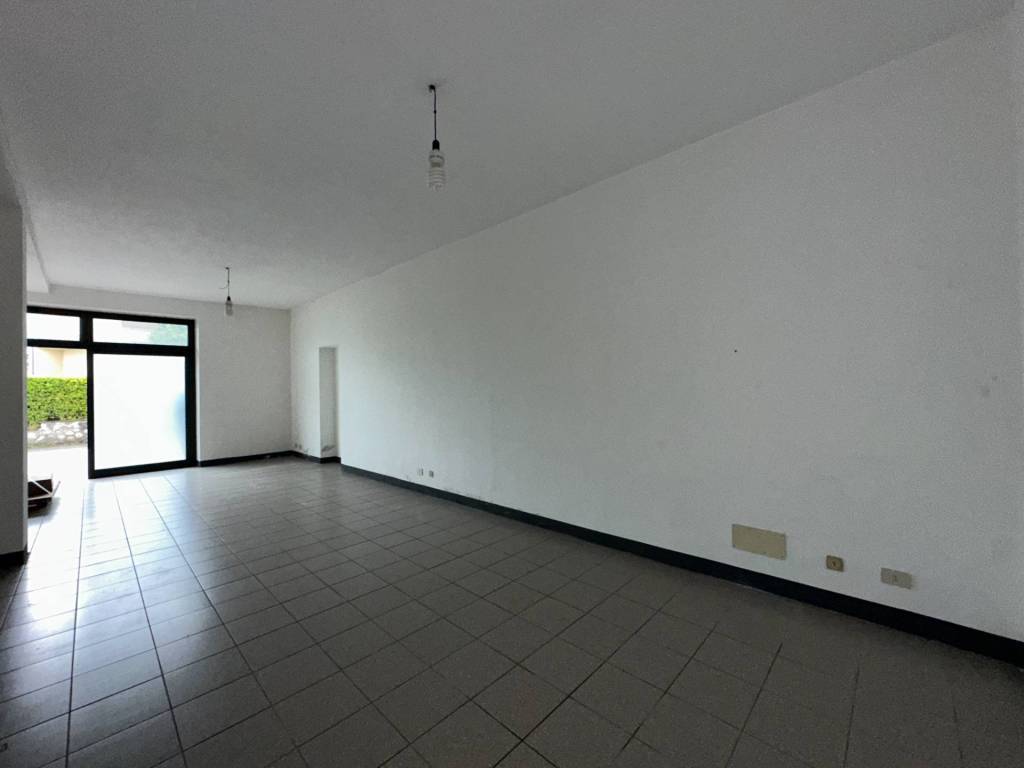 locale commerciale in affitto a Capannori