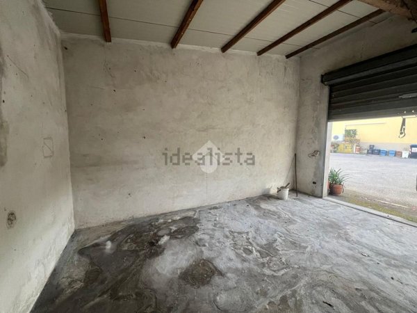 locale di sgombero in affitto a Capannori in zona Lunata