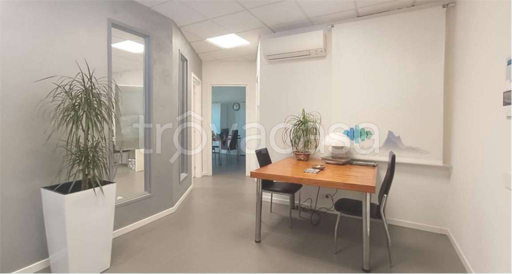 ufficio in affitto a Capannori in zona Lunata