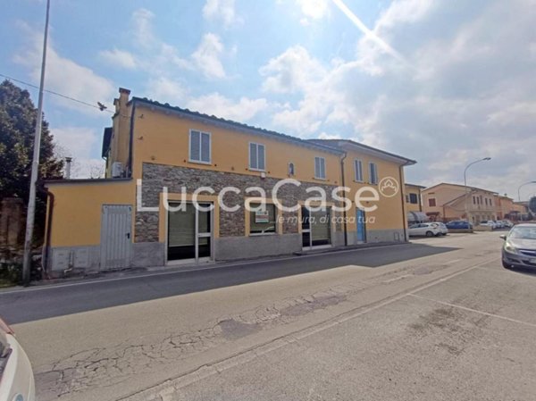 locale commerciale in affitto a Capannori in zona Marlia