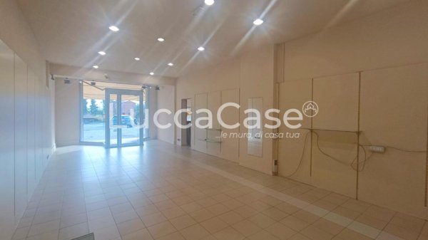 locale commerciale in affitto a Capannori