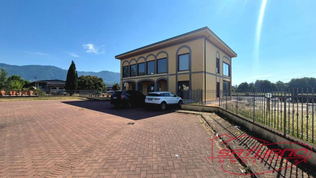 negozio in affitto a Capannori in zona Marlia