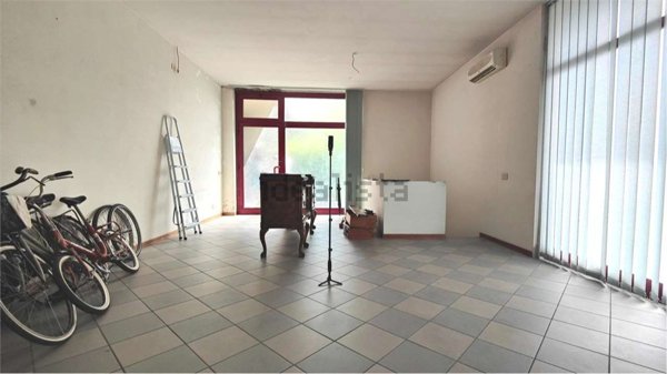 locale di sgombero in affitto a Capannori in zona Marlia