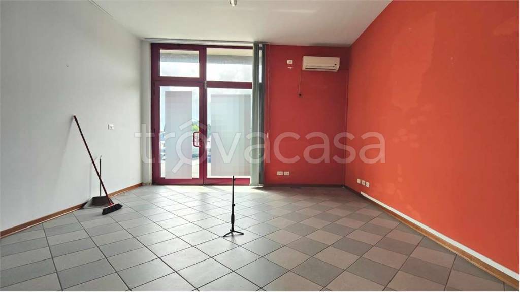 ufficio in affitto a Capannori in zona Marlia