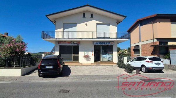 locale commerciale in affitto a Capannori in zona Marlia