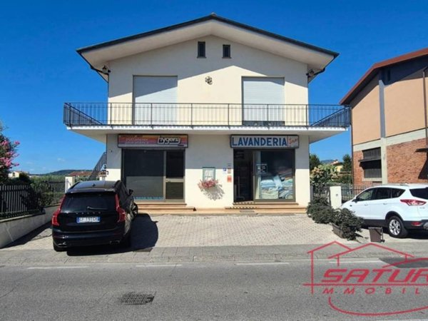 negozio in affitto a Capannori in zona Marlia