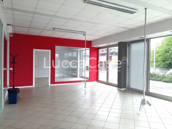 locale commerciale in affitto a Capannori in zona Guamo