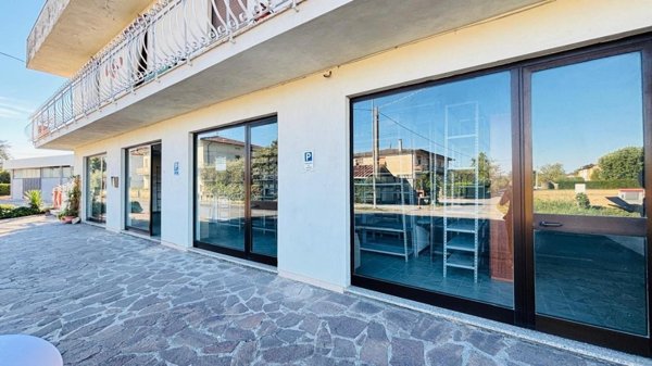 locale commerciale in affitto a Capannori