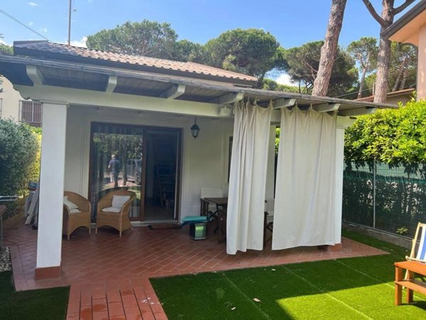 casa indipendente in affitto a Forte dei Marmi in zona Vittoria Apuana