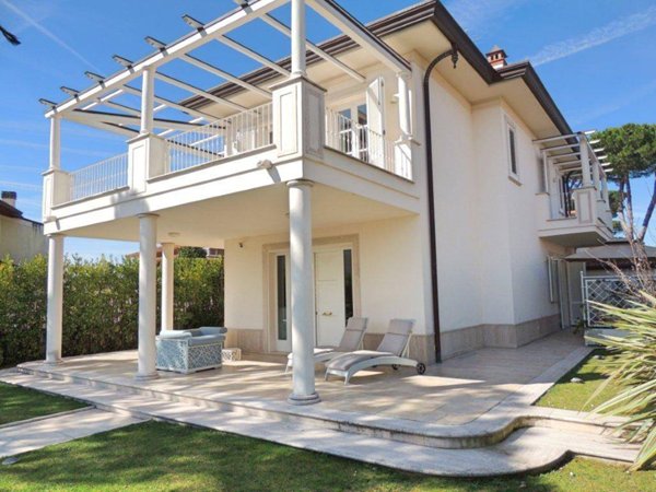 casa indipendente in affitto a Forte dei Marmi in zona Vittoria Apuana