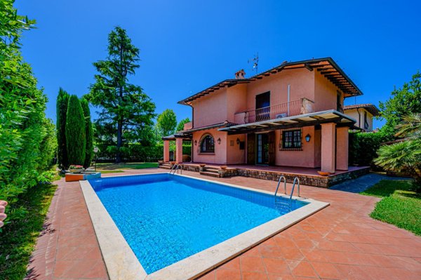 casa indipendente in affitto a Forte dei Marmi in zona Roma Imperiale