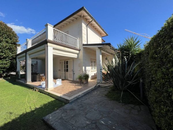 casa indipendente in affitto a Forte dei Marmi