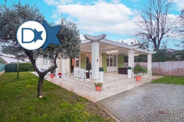 casa indipendente in affitto a Forte dei Marmi in zona Vittoria Apuana