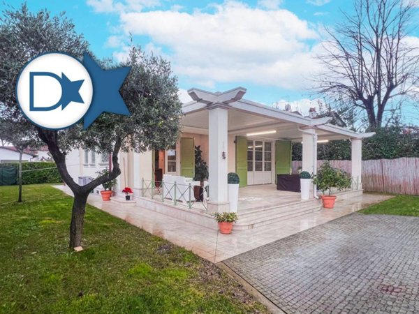 casa indipendente in affitto a Forte dei Marmi in zona Vittoria Apuana