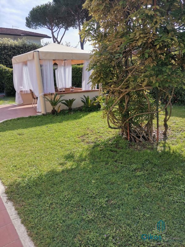casa semindipendente in affitto a Forte dei Marmi in zona Vittoria Apuana