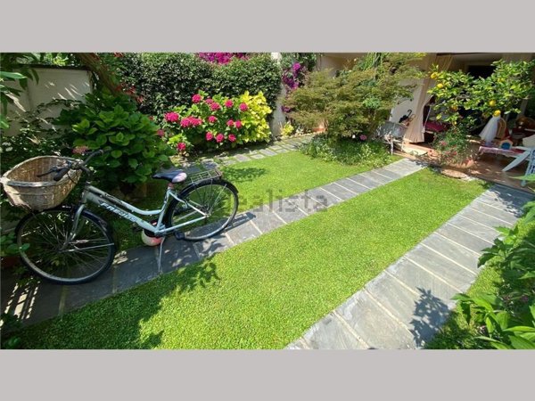 casa indipendente in affitto a Forte dei Marmi in zona Roma Imperiale