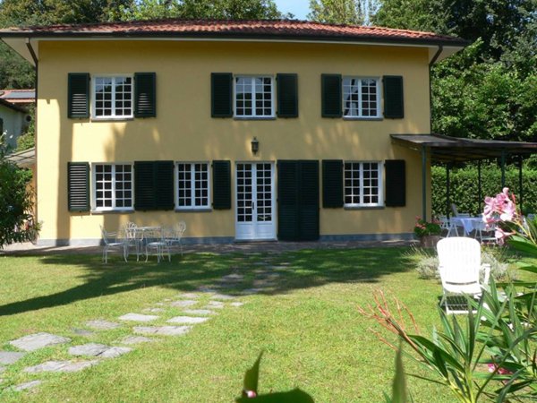 casa indipendente in affitto a Forte dei Marmi in zona Roma Imperiale