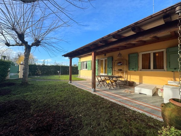 casa indipendente in affitto a Forte dei Marmi in zona Vittoria Apuana