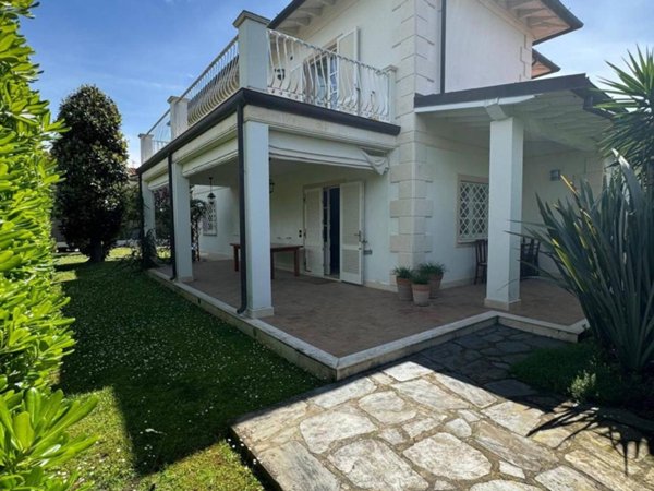 casa indipendente in affitto a Forte dei Marmi