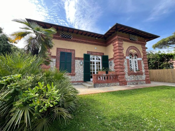 casa indipendente in affitto a Forte dei Marmi in zona Roma Imperiale
