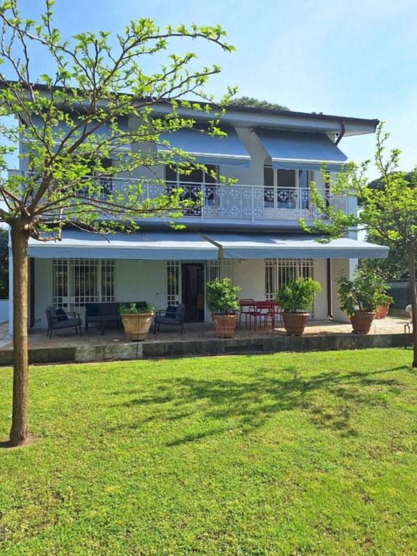 casa indipendente in affitto a Forte dei Marmi in zona Vittoria Apuana