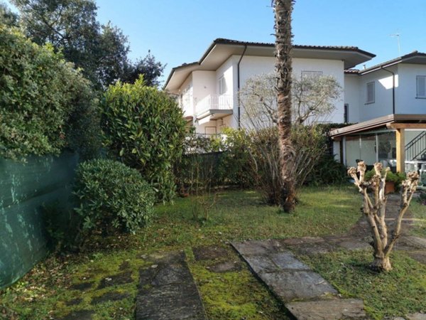 casa indipendente in affitto a Forte dei Marmi in zona Vittoria Apuana