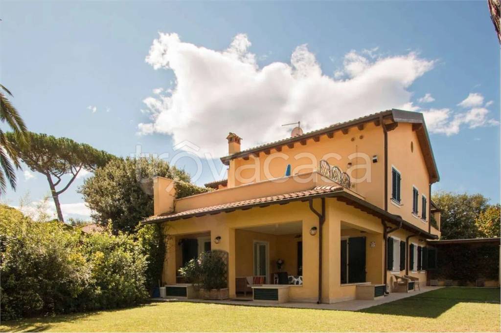 casa indipendente in affitto a Forte dei Marmi in zona Roma Imperiale
