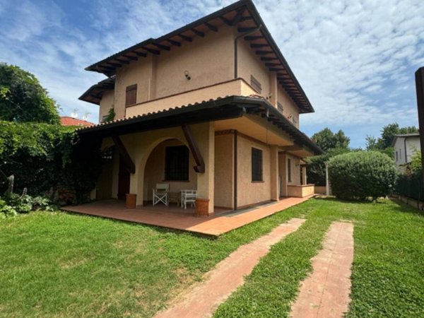casa indipendente in affitto a Forte dei Marmi
