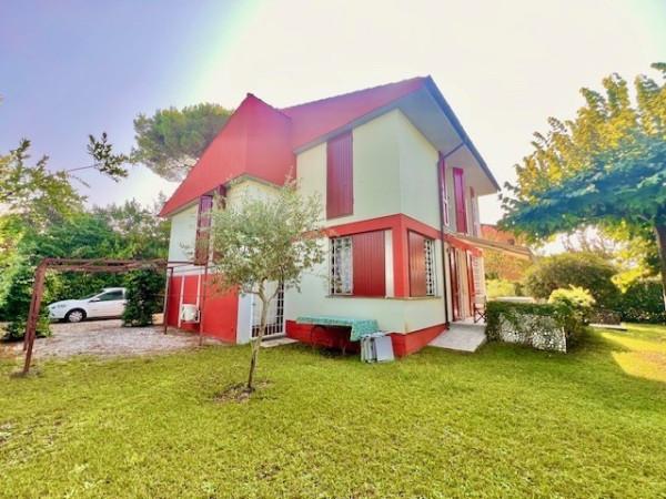 casa indipendente in affitto a Forte dei Marmi in zona Vittoria Apuana